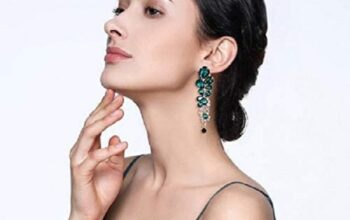 DANGLE EARRINGS ARE STYLISH AND ATTRACT ATTENTION